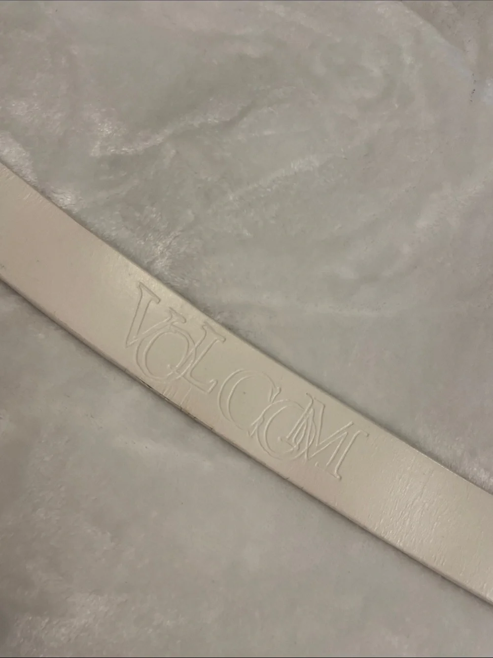 Volcom Men's Half Stone White Leather Belt with Logo Buckle - Picture 4 of 12